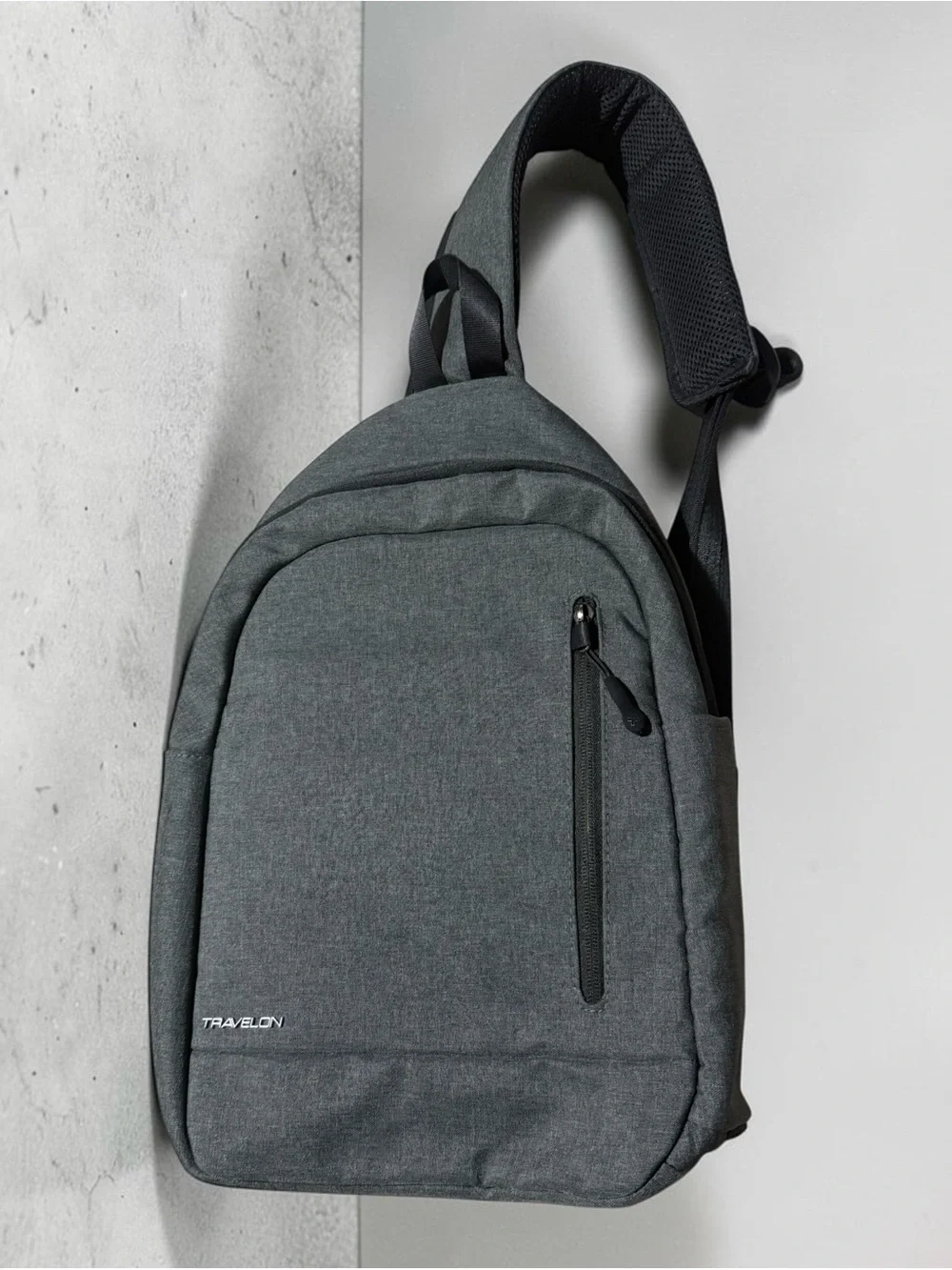 Travelon Charcoal Gray Men’s Sling Crossbody Pack